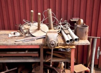 Skadeligt affald i naturen der skal fjernes