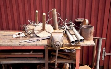 Skadeligt affald i naturen der skal fjernes