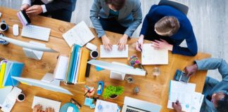 Hejs Dannebrog til tops i en splinterny flagstang