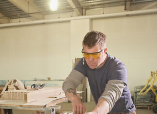 Alt, hvad du bør vide om at vælge en dygtig tømrer til dit hjem